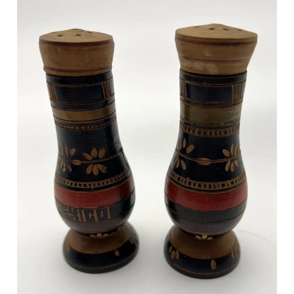 Vintage Salt/Pepper Shakers From Mexico Wooden, is Some Cracking